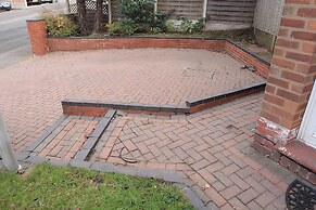 House Sleeps 5 With Garden and Parking
