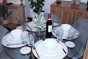 2BR House-sleeps 5-parking-contractors & Families