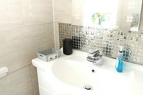 2BR House-sleeps 5-parking-contractors & Families