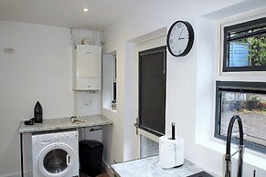 2BR House-sleeps 5-parking-contractors & Families