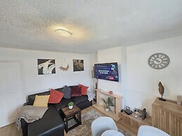 House Sleeps 5 With Garden and Parking