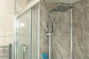 2BR House-sleeps 5-parking-contractors & Families