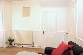 2BR House-sleeps 5-parking-contractors & Families