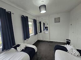 House Sleeps 5 With Garden and Parking