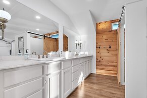 Lakefront Escape On Lake Hudson 5 Bedroom Cabin