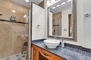 Lakefront Escape On Lake Hudson 5 Bedroom Cabin