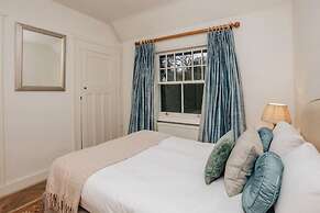 Badgemore Cottage - From 250 Per Night