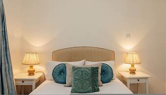 Badgemore Cottage - From 250 Per Night