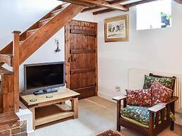 Local Pubs, Walking Routes, Cottage w Parking