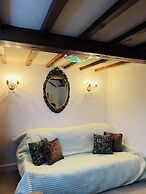 Local Pubs, Walking Routes, Cottage w Parking