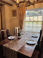 Local Pubs, Walking Routes, Cottage w Parking