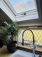 Local Pubs, Walking Routes, Cottage w Parking