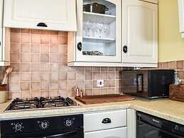 Local Pubs, Walking Routes, Cottage w Parking