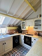 Local Pubs, Walking Routes, Cottage w Parking