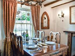 Local Pubs, Walking Routes, Cottage w Parking