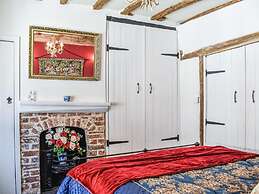 Local Pubs, Walking Routes, Cottage w Parking