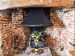 Local Pubs, Walking Routes, Cottage w Parking