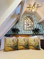 Local Pubs, Walking Routes, Cottage w Parking