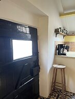 Local Pubs, Walking Routes, Cottage w Parking