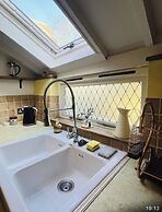 Local Pubs, Walking Routes, Cottage w Parking