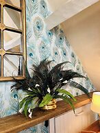 Local Pubs, Walking Routes, Cottage w Parking