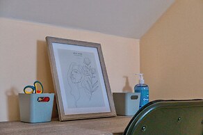 Corby - 3 Bedrooms - Sleeps 5 - Free Parking