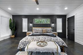 Whispering Retreat Sleeps 4