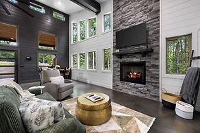 Whispering Retreat Sleeps 4