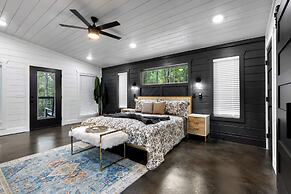 Whispering Retreat Sleeps 4