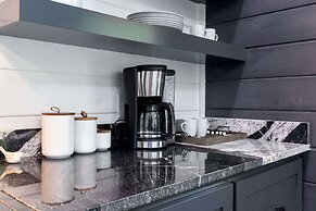 Whispering Retreat Sleeps 4