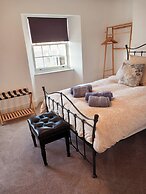 Stylish 2-bed House in Stamford Town Centre