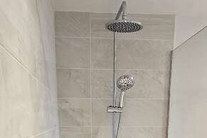 Stylish 2-bed House in Stamford Town Centre