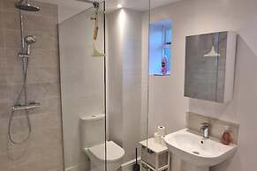 Stylish 2-bed House in Stamford Town Centre