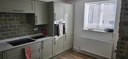 Stylish 2-bed House in Stamford Town Centre