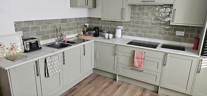 Stylish 2-bed House in Stamford Town Centre