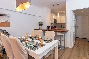 2 Bed-sleeps 4-vilamoura Beach-pool-spa-balcony