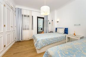2 Bed-sleeps 4-vilamoura Beach-pool-spa-balcony