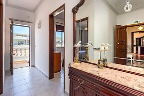 New Sunset Haven in Gale-2br With Big Terrace