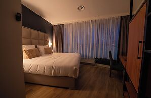 Ma Airport Hotel