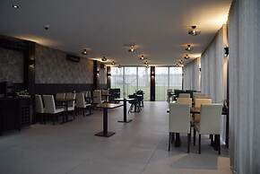 Ma Airport Hotel
