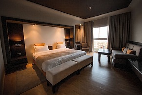 Mira Palace Hotel