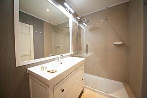 Modern flat with Juliet balcony