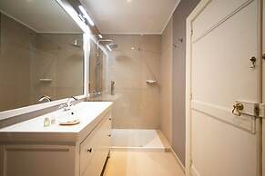 Modern flat with Juliet balcony