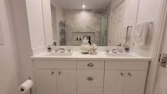 Stylish, Modern 3 Bedroom House, Free Parking