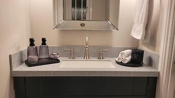 Stylish, Modern 3 Bedroom House, Free Parking