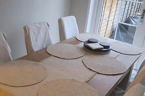 3 Bedroom, Sleeps 6, Free Parking