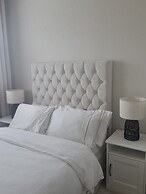 Stylish, Modern 3 Bedroom House, Free Parking