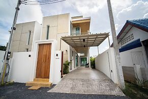 Classic Modern Pool Villas Rawai 3BR