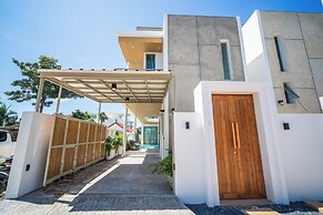 Classic Modern Pool Villas Rawai 3BR