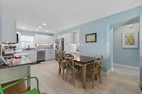 Colony Beach Club 101